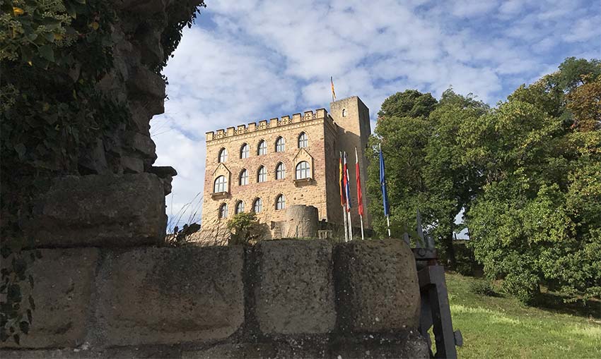 Blick auf das Hambacher Schloss